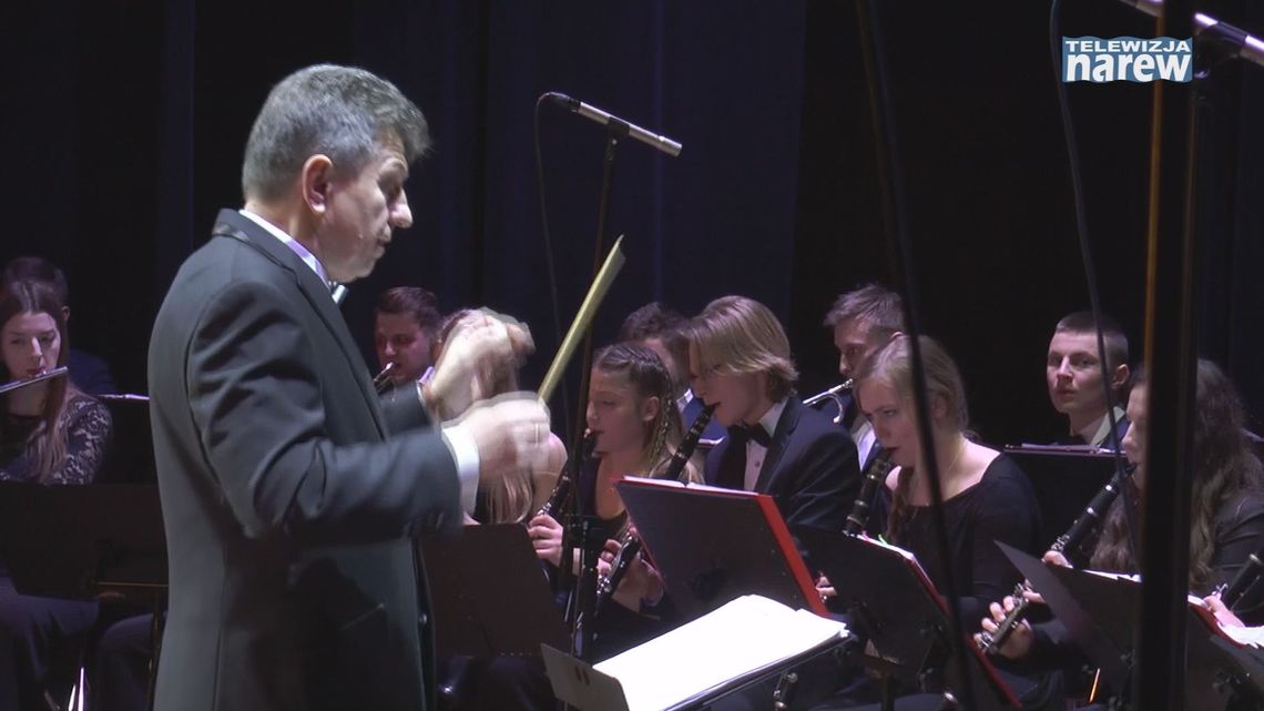 Miejska Młodzieżowa Orkiestra Dęta w Zambrowie - jak zagra, to nogi same tańczą [VIDEO] 