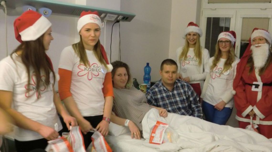 Mikołaje i Śnieżynki z PWSIiP zachęcają panie do badań Mikołaje i Śnieżynki z PWSIiP zachęcają panie do badań