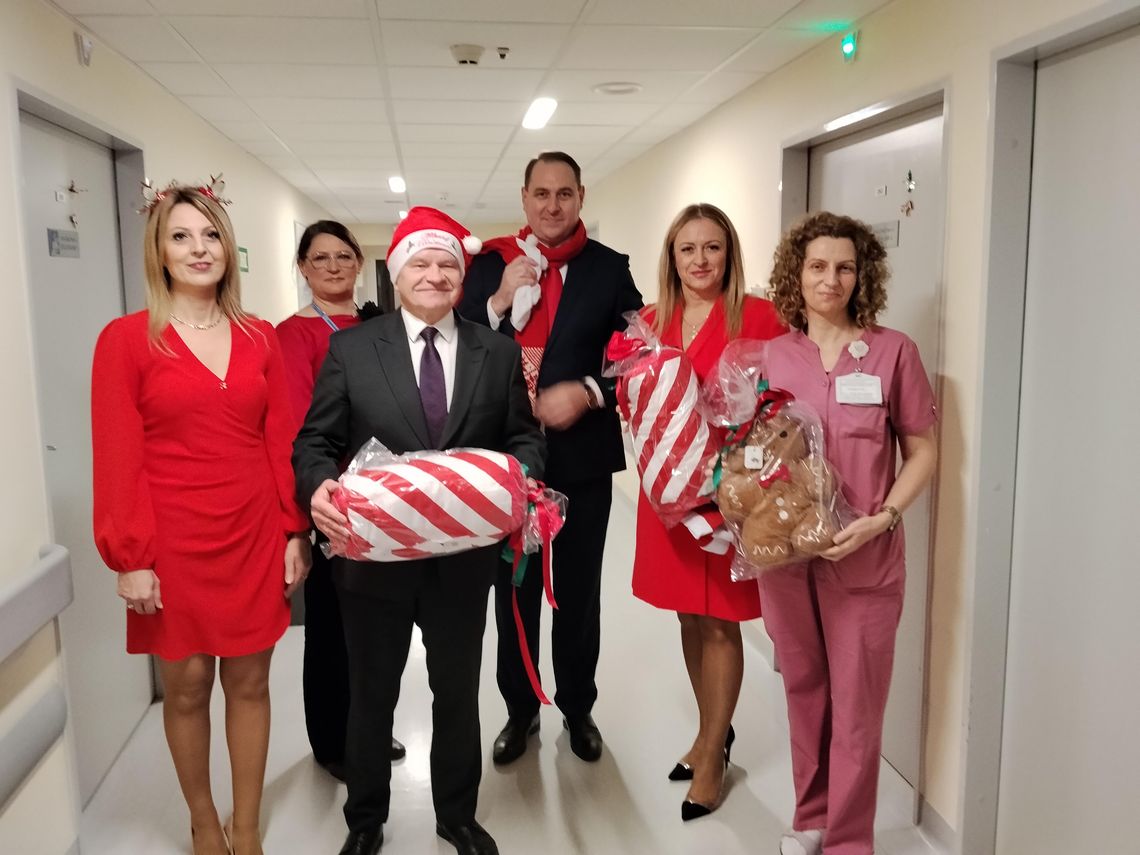 Mikołajki w Szpitalu Wojewódzkim w Łomży – radość najmłodszych pacjentów Mikołajki w Szpitalu Wojewódzkim w Łomży – radość najmłodszych pacjentów