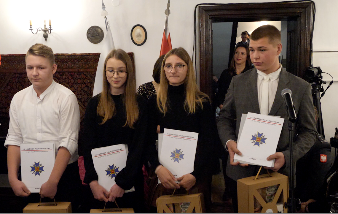 Nagrody i stypendia starosty łomżyńskiego rozdane w Drozdowie - [VIDEO] i [FOTO] 