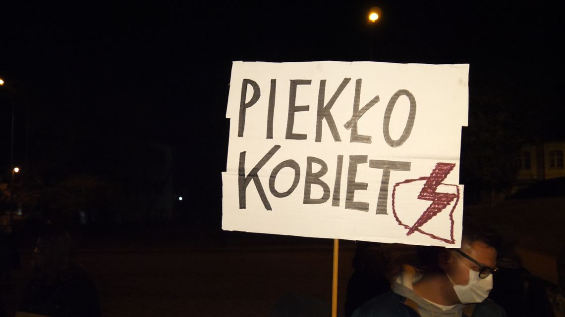 NIE dla wyroku TK w sprawie aborcji. Protest w Łomży [VIDEO]