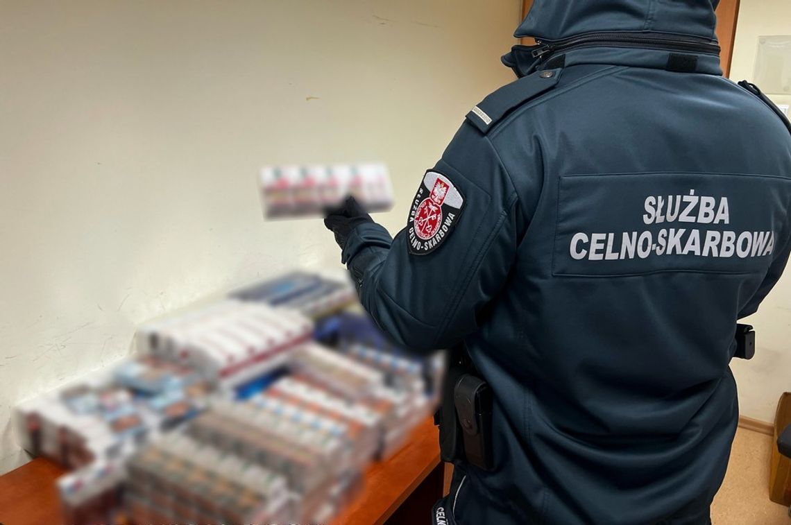 Nielegalne papierosy skonfiskowane na targowisku w Nowogrodzie