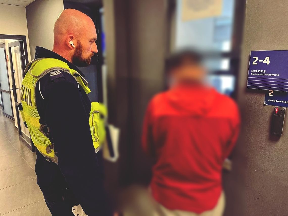 Nietrzeźwy kierowca zawisł na skarpie – interwencja policji w gminie Zbójna