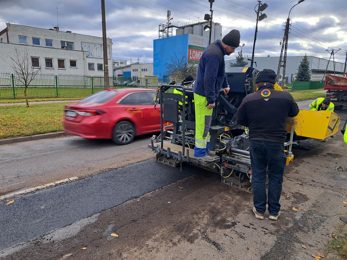Nowe maszyny w MPGKiM w Łomży zwiększą tempo i jakość remontów miejskich dróg Nowe maszyny w MPGKiM w Łomży zwiększą tempo i jakość remontów miejskich dróg