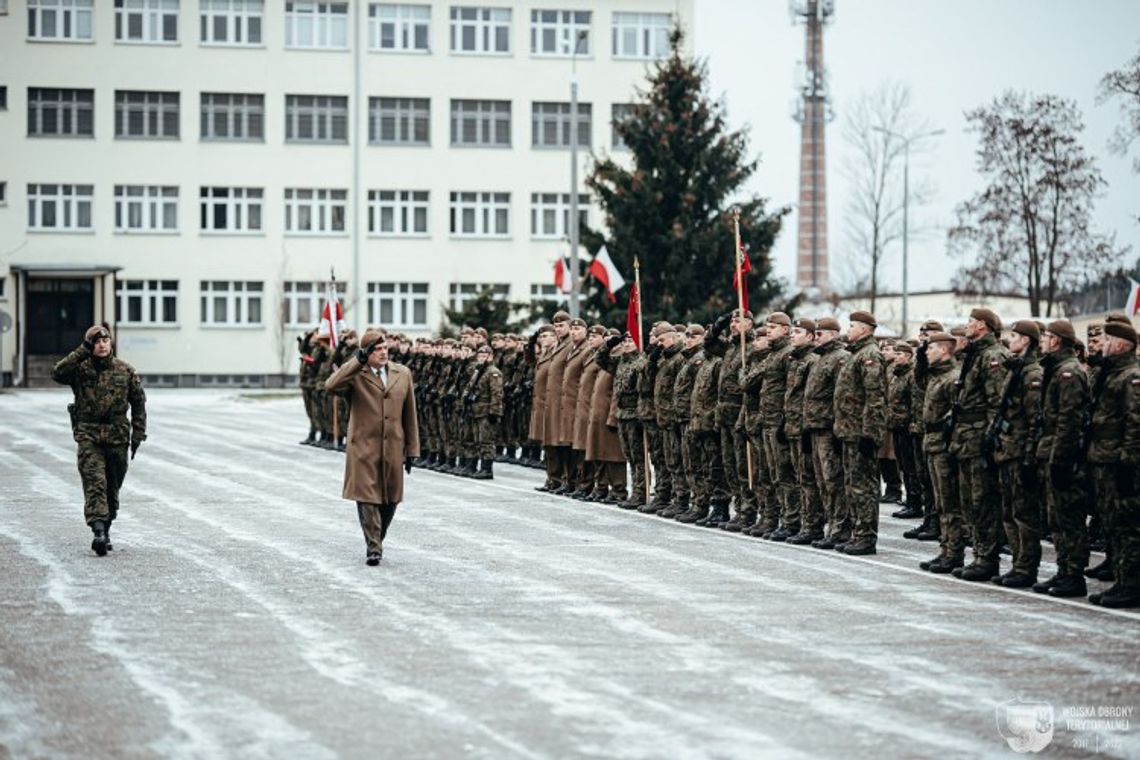 Nowy dowódca podlaskich terytorialsów odebrał przysięgę wojskową od młodych żołnierzy