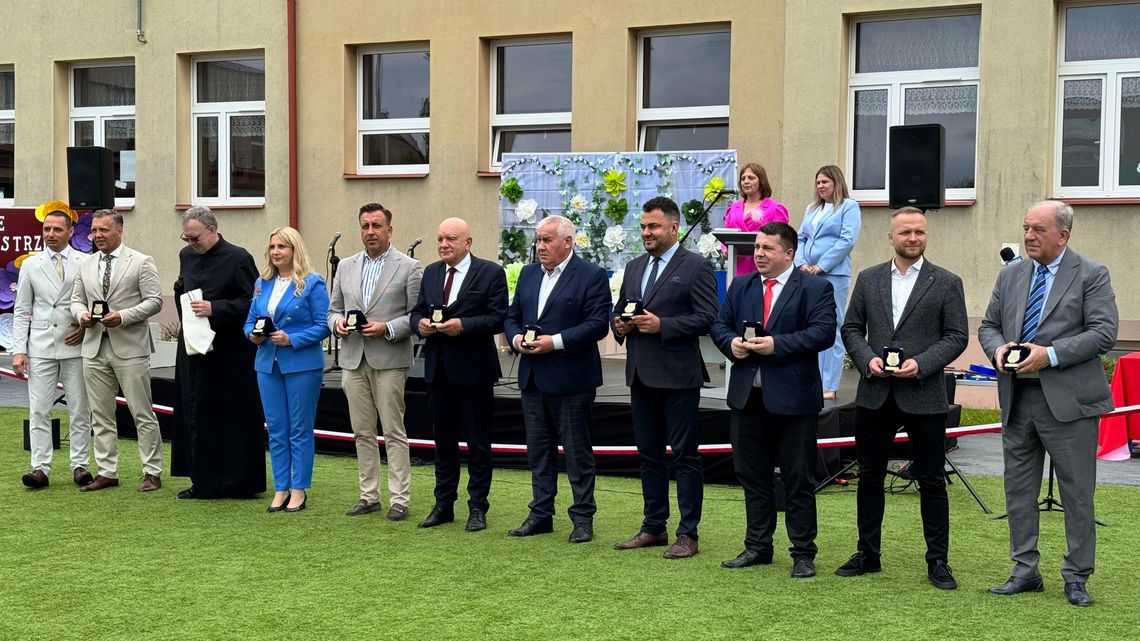 Nowy plac zabaw przy SP 4 w Łomży już otwarty - [VIDEO]