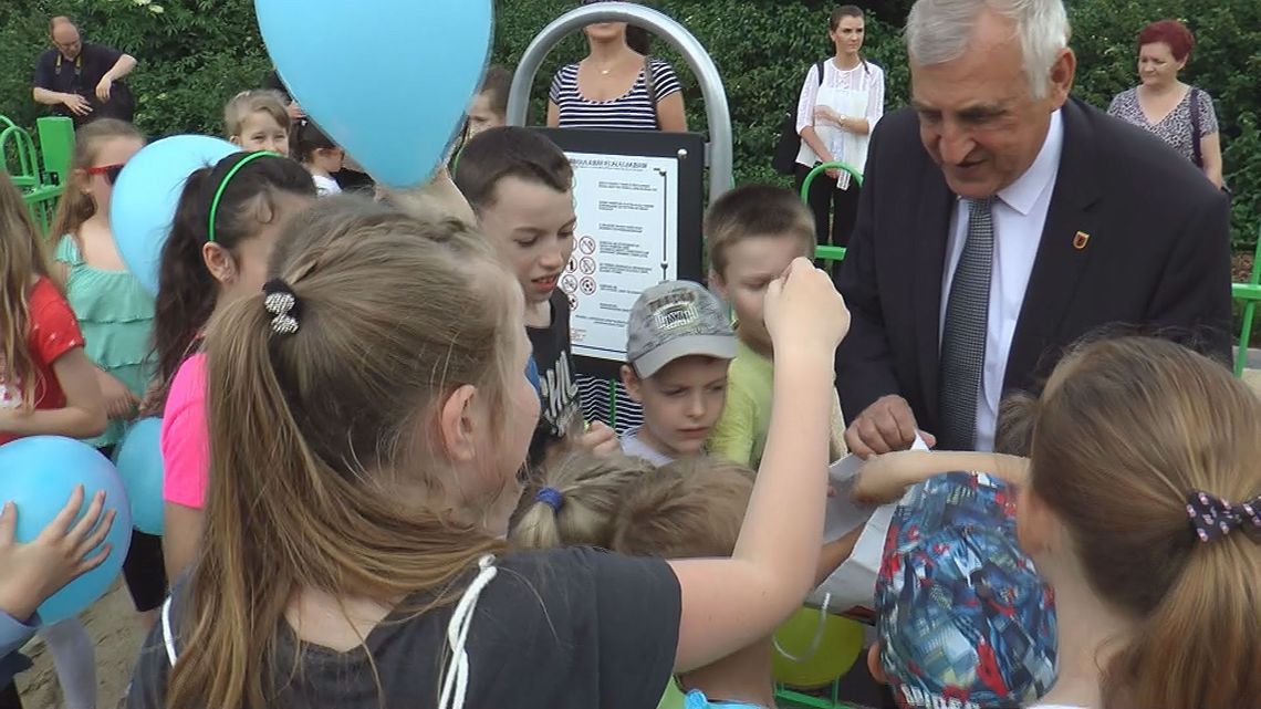 Nowy plac zabaw w prezencie dla Dzieci - VIDEO