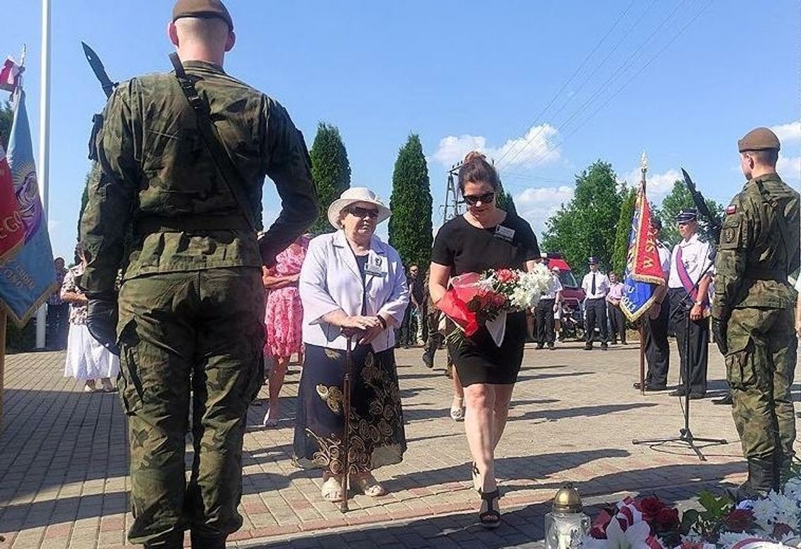 Obelisk "Pamięci mieszkańców wsi Rozwory wywiezionych na Sybir w 1941 roku" odsłonięty [FOTO] 