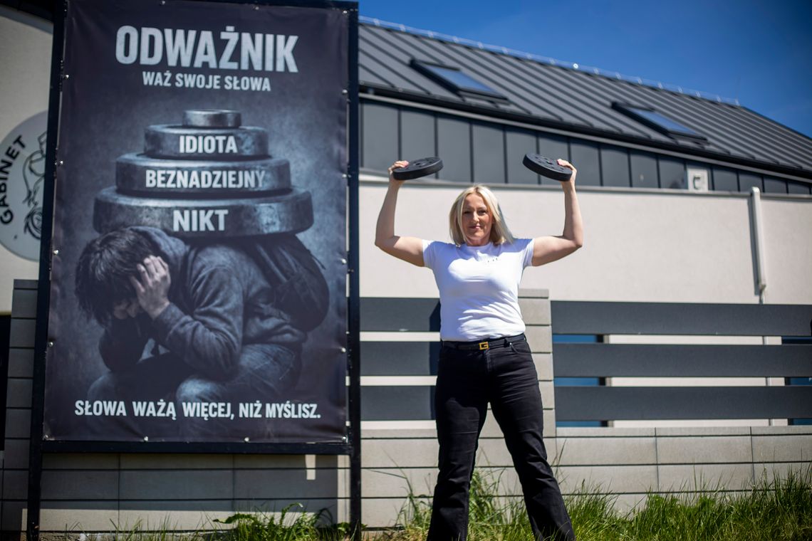 „Odważnik” przeciwko hejtowi. Łomżyńska położna przypomina, że słowa też mogą ranić „Odważnik” przeciwko hejtowi. Łomżyńska położna przypomina, że słowa też mogą ranić