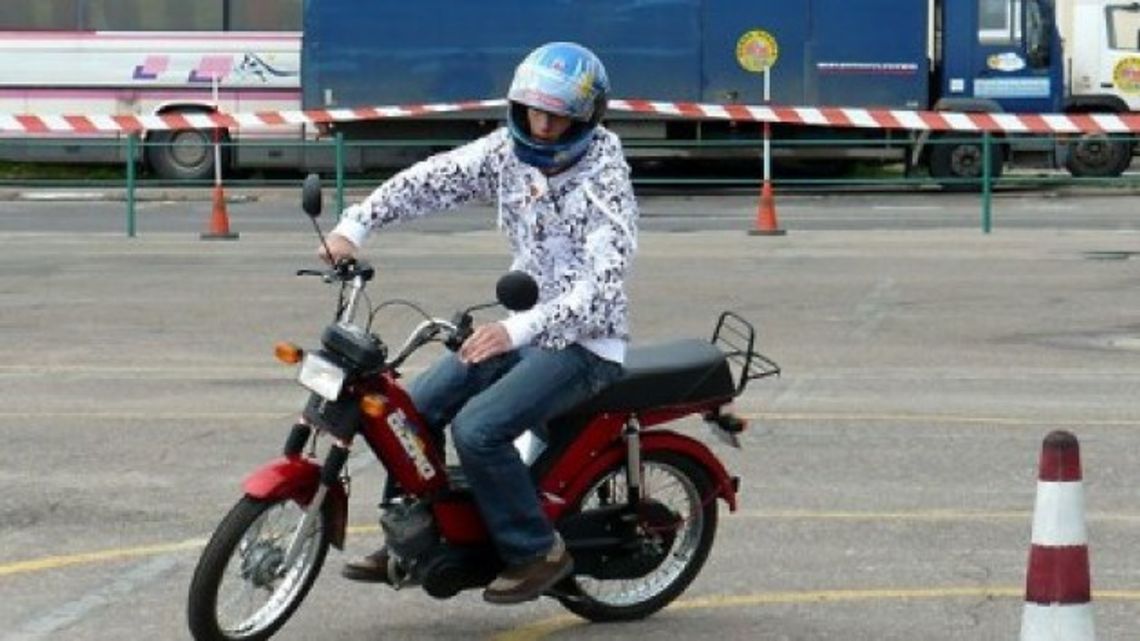 Ostatni w tym roku egzamin na kartę motorowerową Ostatni w tym roku egzamin na kartę motorowerową