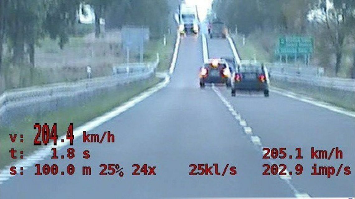 Pędził 230 km/h  i stracił prawo jazdy