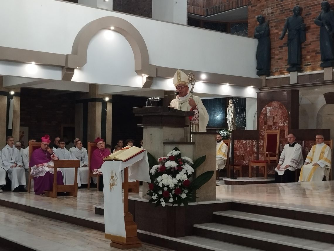 Peregrynacja Matki Bożej Pięknej Miłości: duchowe święto Diecezji Łomżyńskiej w setną rocznicę jej powstania