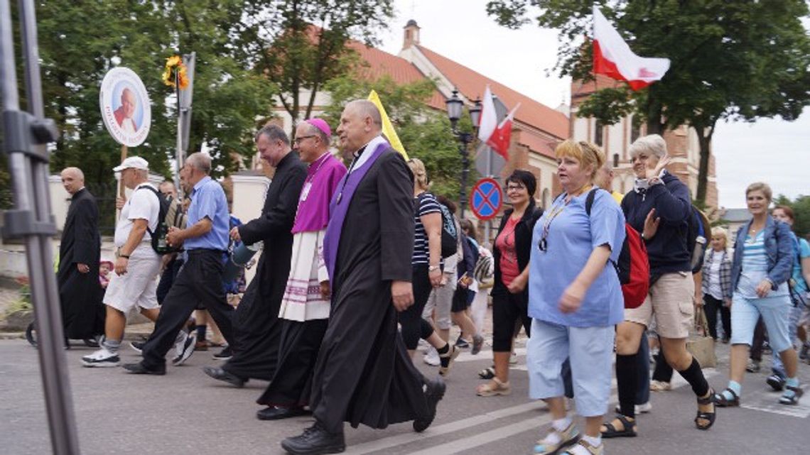 Pielgrzymka łomżyńska ruszyła na Jasną Górę 