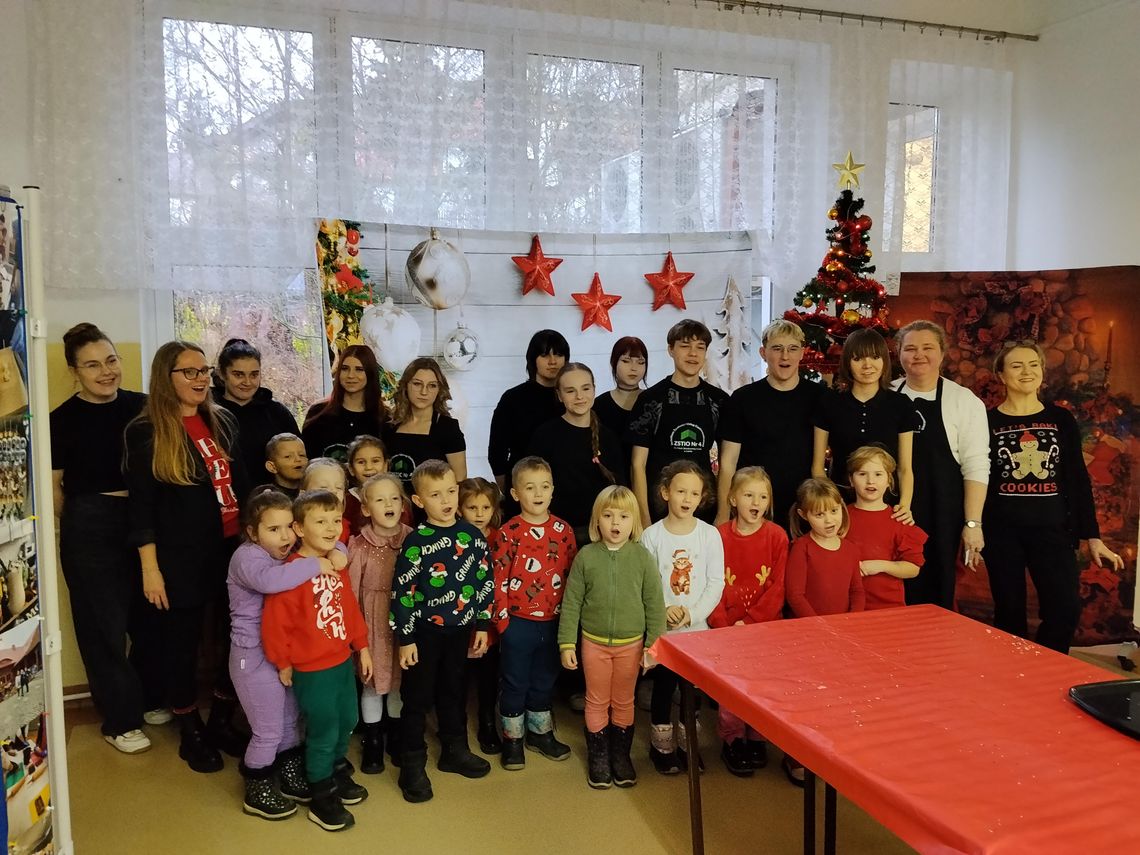 Piernikowe Warsztaty – dzieci z Kupisk pieką i dekorują świąteczne pierniki [VIDEO]