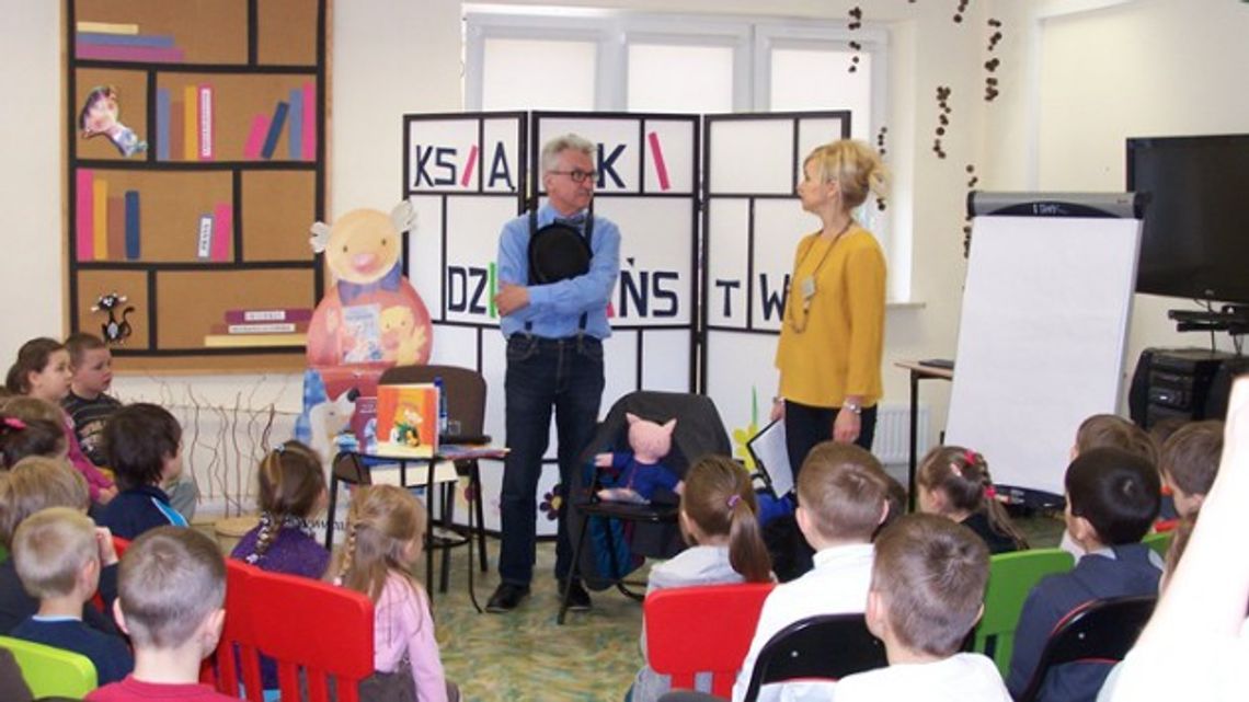 Pierwszaki na spotkaniu z Wojciechem Widłakiem