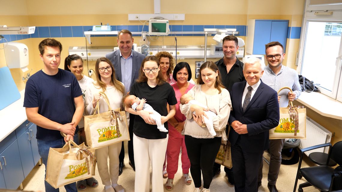 Pierwsze POMPIKi w Łomży. Nowa wyprawka od Województwa Podlaskiego trafiła do młodych rodziców - [VIDEO]