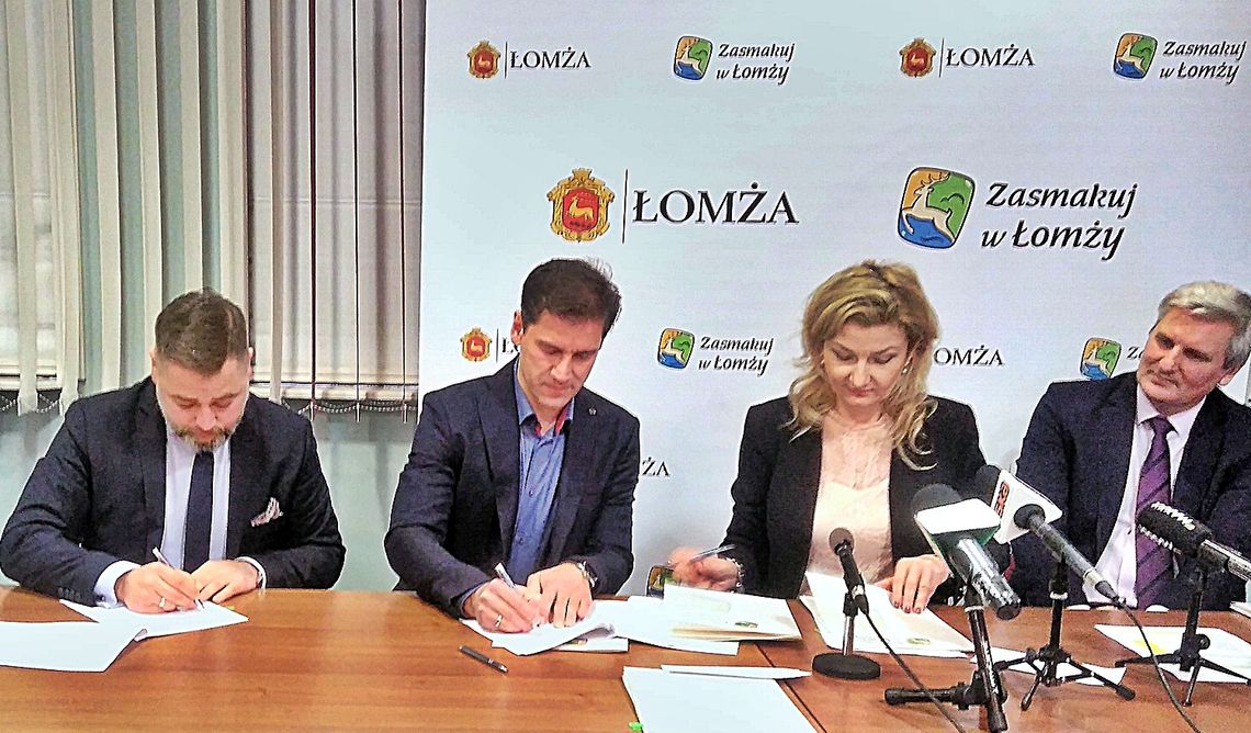 Pierwsze w Łomży umowy na dofinansowanie szkoleń i kursów podpisane  [VIDEO i FOTO]