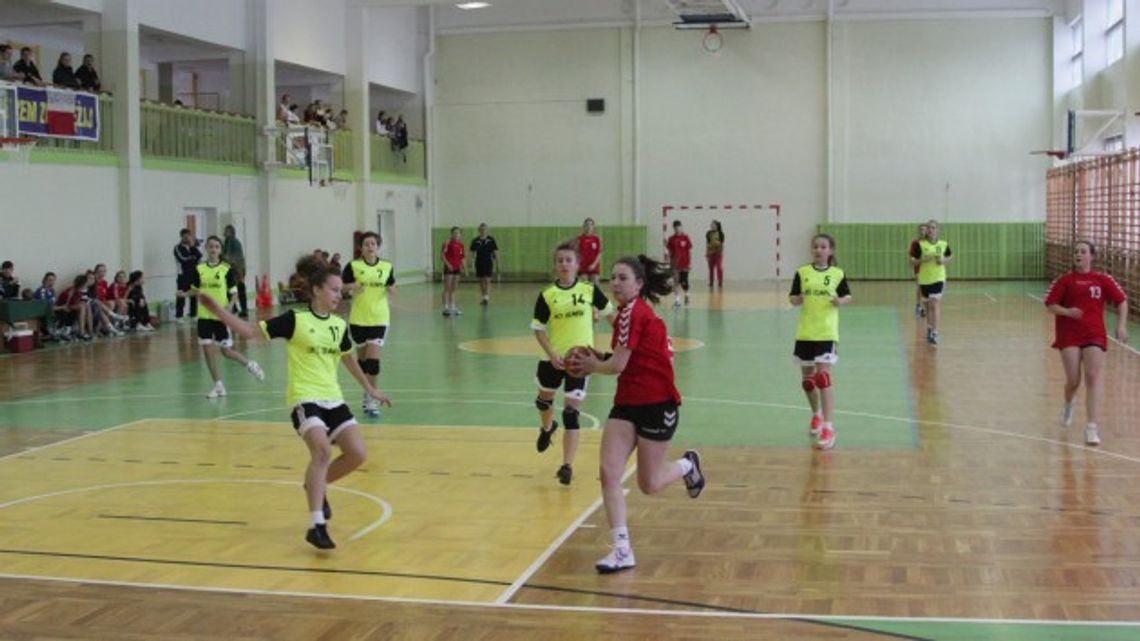 Piłka ręczna: Dwójka o krok od zwycięstwa Piłka ręczna: Dwójka o krok od zwycięstwa