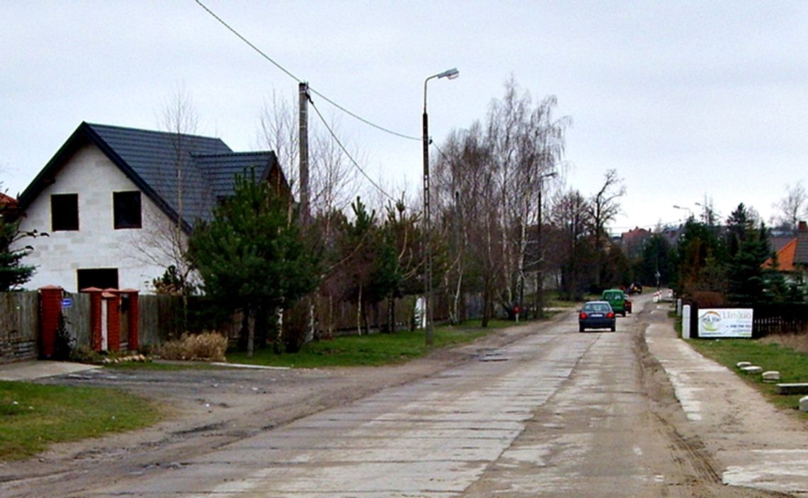 Płyty z Wiosennej na innych ulicach, trwają remonty chodników