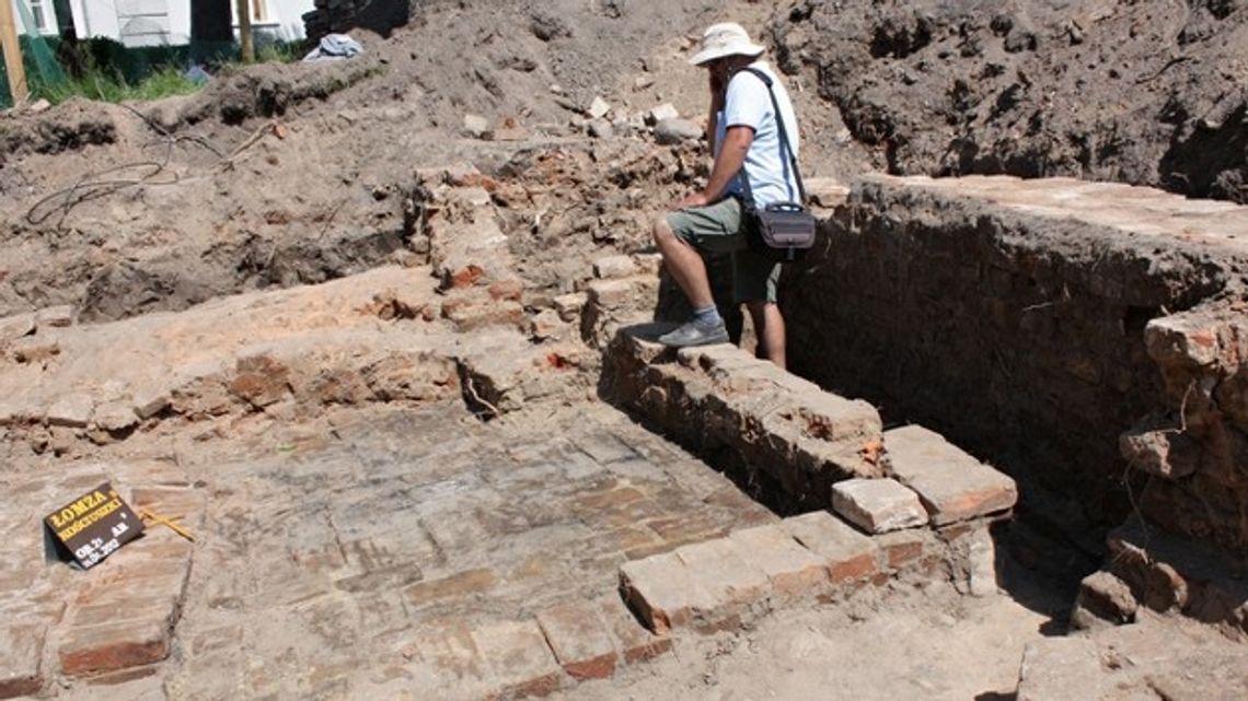 Podsumowanie prac archeologicznych przy II LO w Łomży