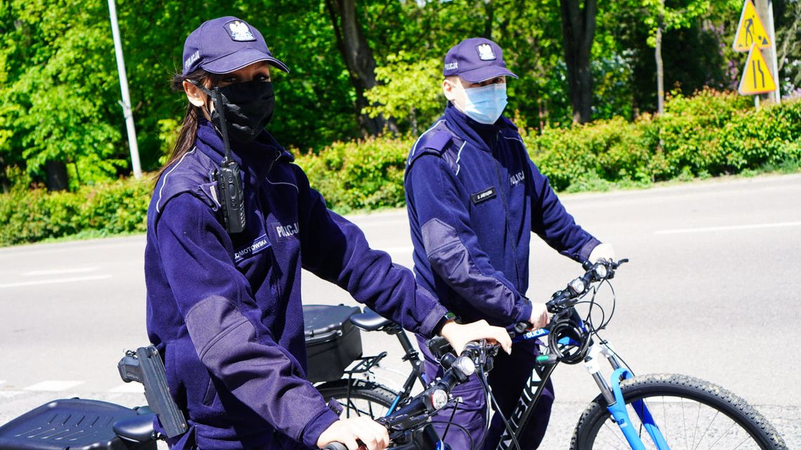 Policjanci wracają do patroli rowerowych