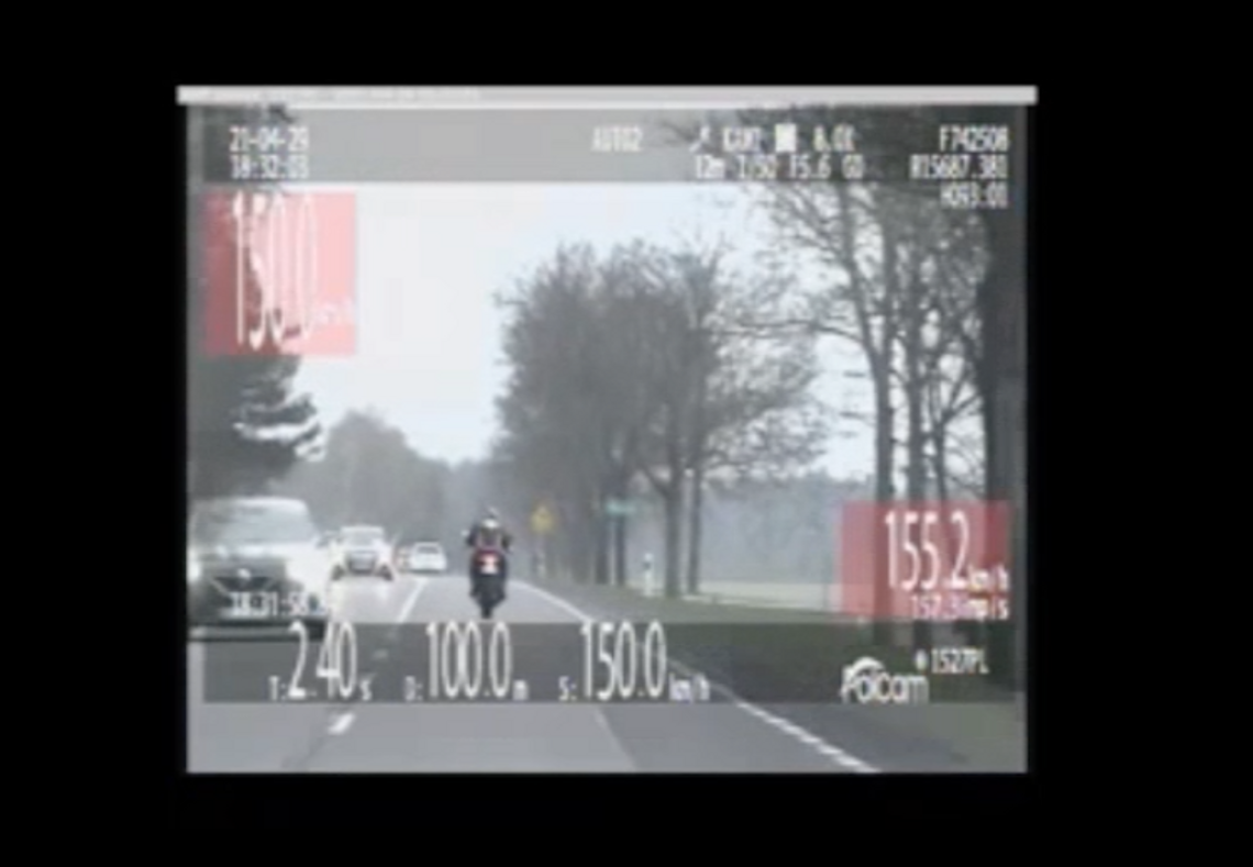 Pościg za motocyklistą w kamerze łomżyńskiej drogówki [VIDEO] 