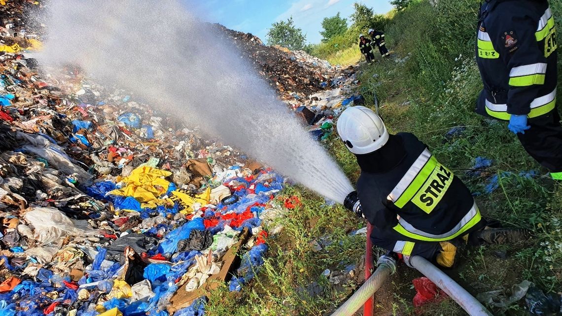 Pożar na wysypisku śmieci w Czartorii [FOTO]