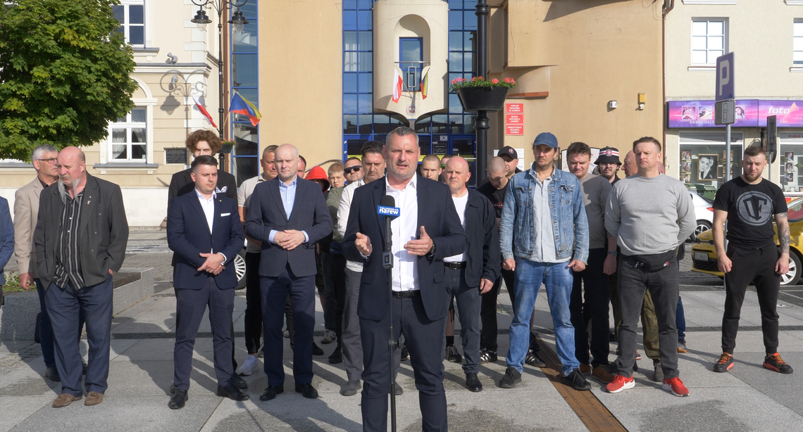 Przeciwnicy paktu migracyjnego zapowiadają pikietę na Starym Rynku w Łomży - [VIDEO]
