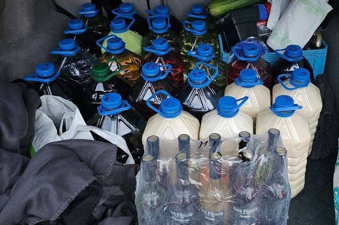 Przewoził 130 litrów bimbru. Wpadł podczas rutynowej kontroli drogowej w powiecie hajnowskim