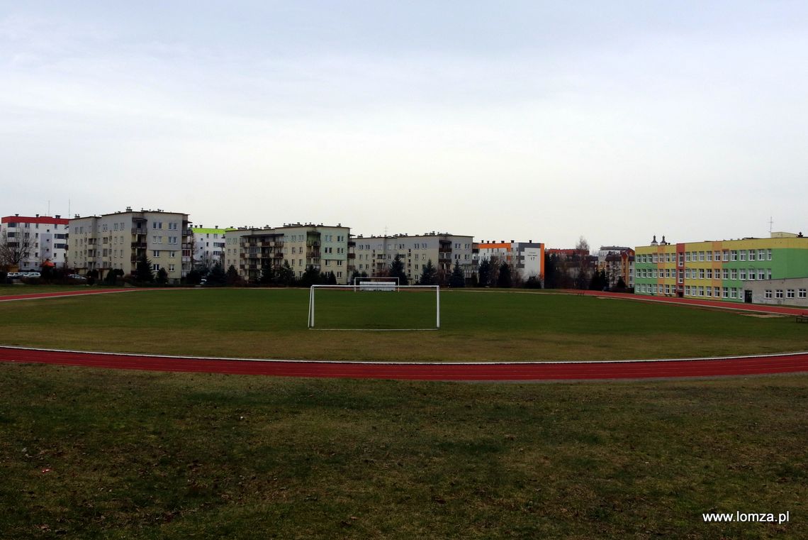 Przy SP nr 9 w Łomży powstanie nowe boisko piłkarskie