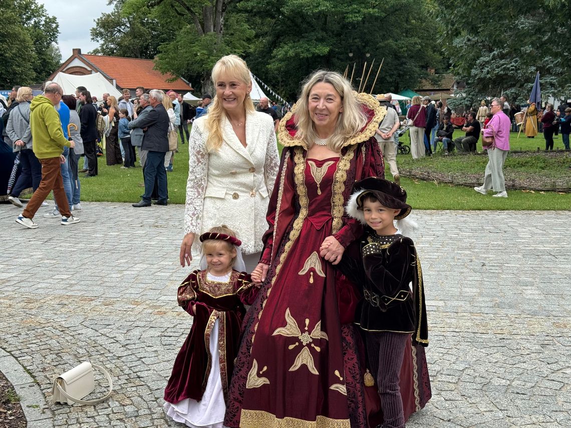 Renesans wyszedł z muzeum. Letnie starcie historii i współczesności w Ciechanowcu - [VIDEO]