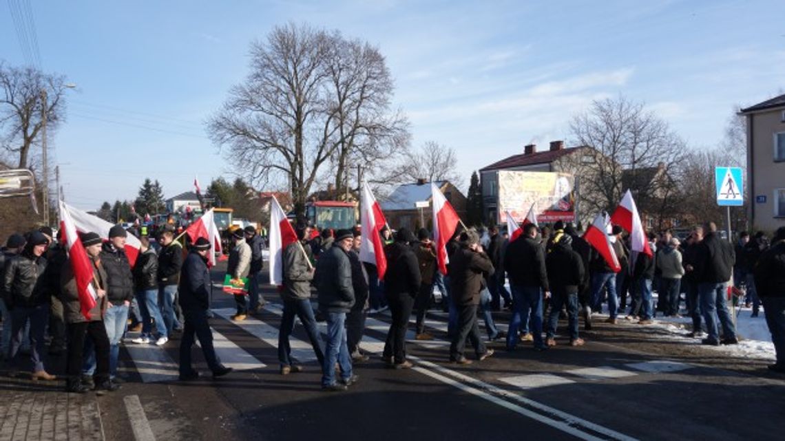 Rolnicy nie schodzą z dróg, wychodzą też na ulice Rolnicy nie schodzą z dróg, wychodzą też na ulice