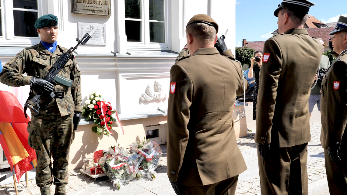 Rozpoczęły się obchody święta 18. Łomżyńskiego Pułku Logistycznego oraz święta Wojska Polskiego  [VIDEO] 
