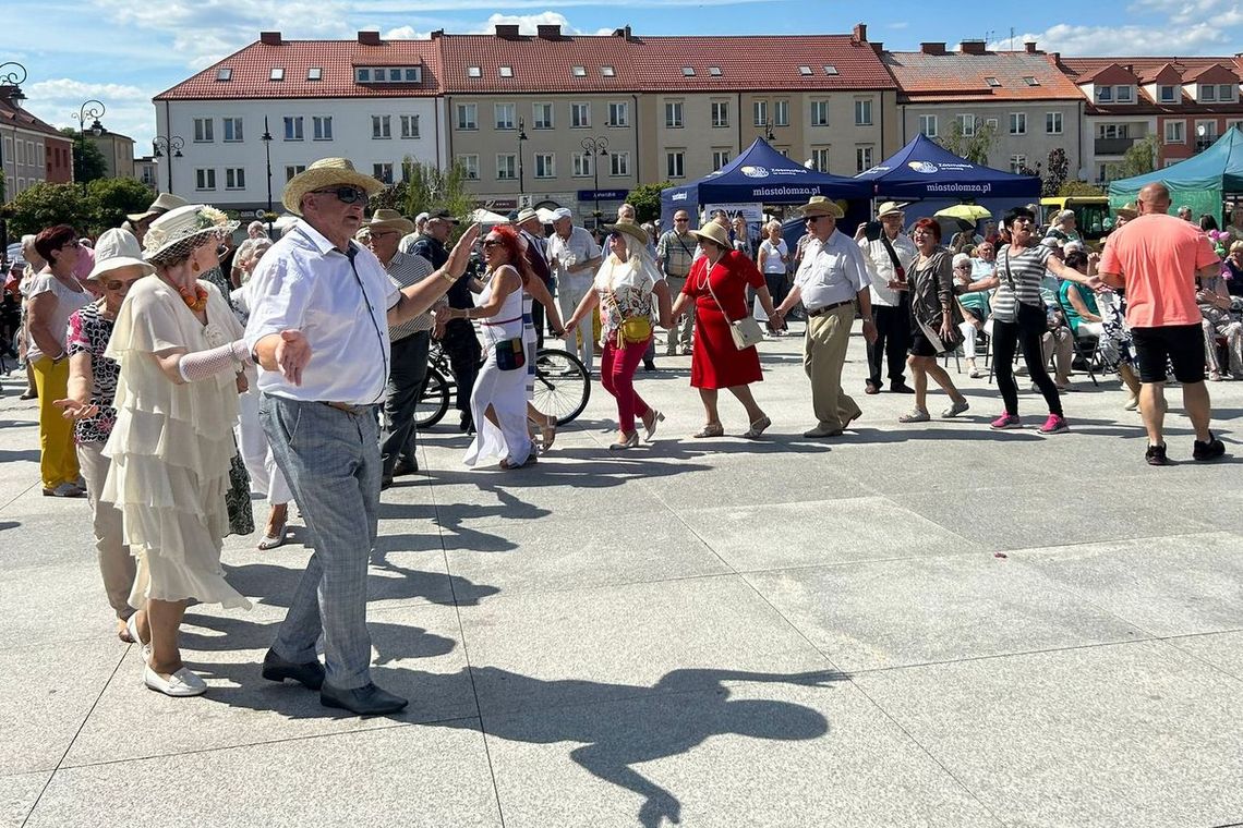 „Seniorada Plus” – edycja międzypokoleniowa na Starym Rynku [VIDEO]