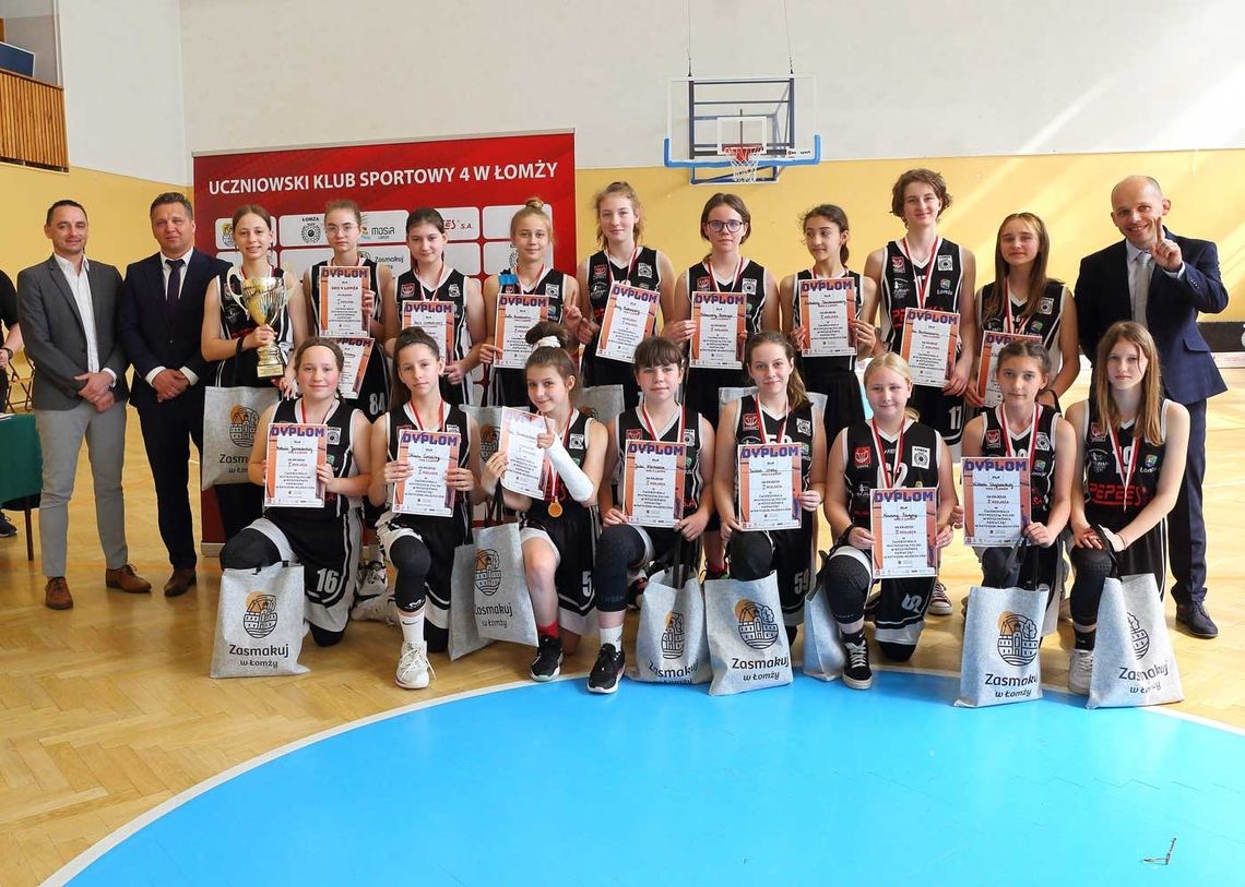Spektakularne zwycięstwo koszykarek z UKS 4 Łomża i awans do Półfinału Młodzieżowych Mistrzostw Polski w kategorii U -13 dziewcząt [FOTO]