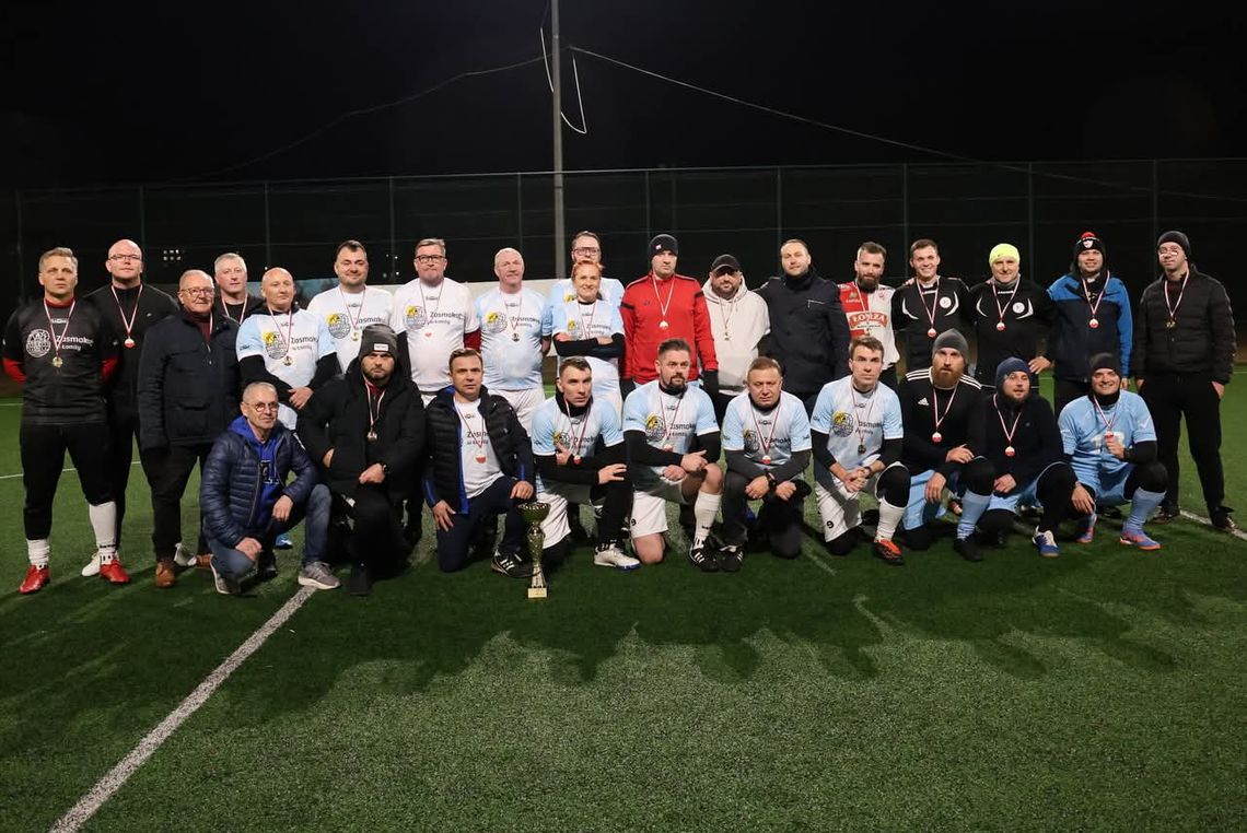 Sportowe świętowanie w Łomży: Mecz samorządowcy kontra księża zakończony zwycięstwem urzędników 6:4 [VIDEO]