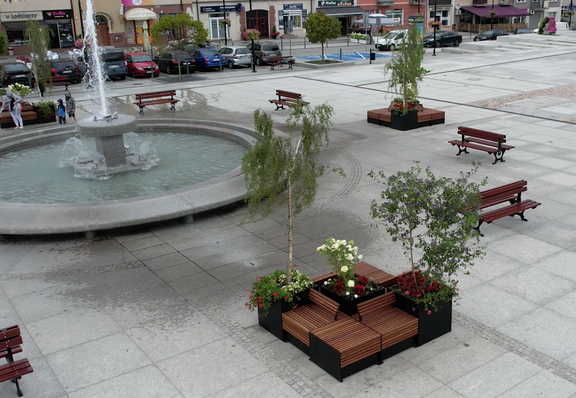 Stary Rynek w Łomży z zielenią. Jak Wam się podoba? [VIDEO]