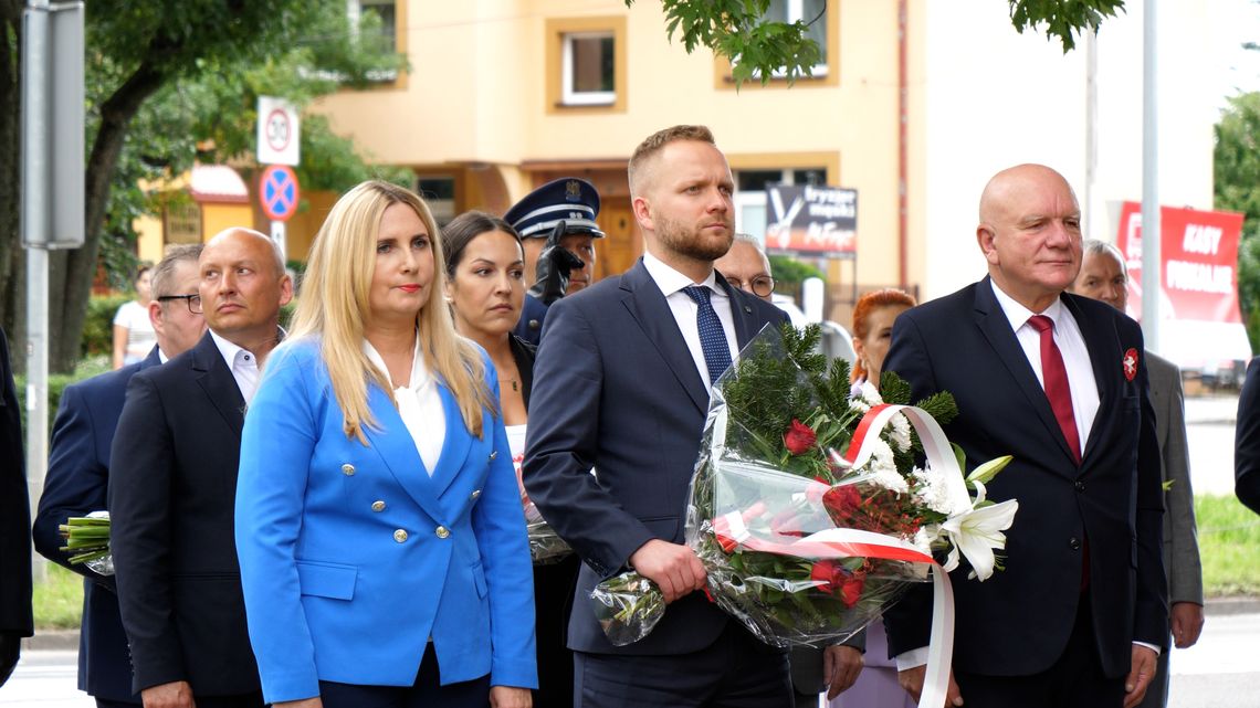 Syreny zatrzymały miasto. Bohaterowie Powstania Warszawskiego uczczeni w Łomży - [VIDEO]