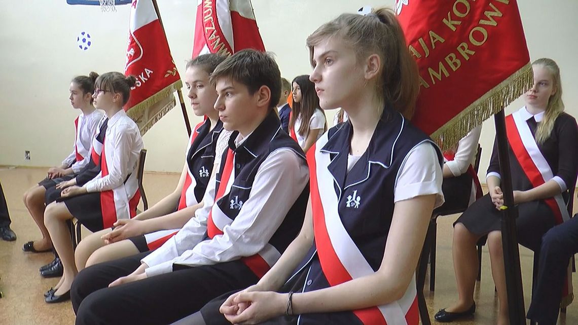 Szkoła Podstawowa nr 3 w Zambrowie świętowała święto patrona - VIDEO