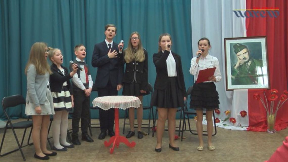 Szkoła Podstawowa nr 4 w Łomży - spotkanie patriotyczne