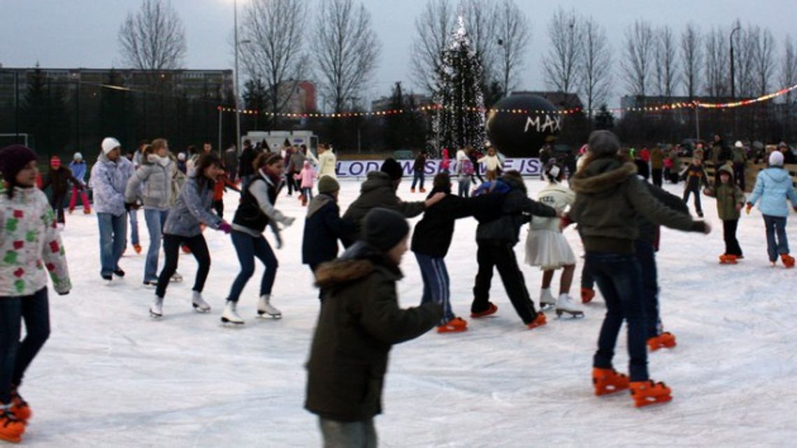 Trwają przygotowania do uruchomienia lodowiska Trwają przygotowania do uruchomienia lodowiska