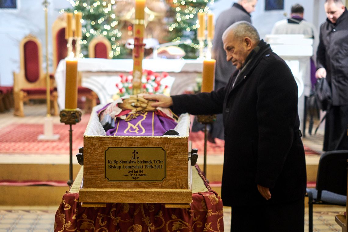 Trwają uroczystości pogrzebowe biskupa Stanisława Stefanka [FOTO] 
