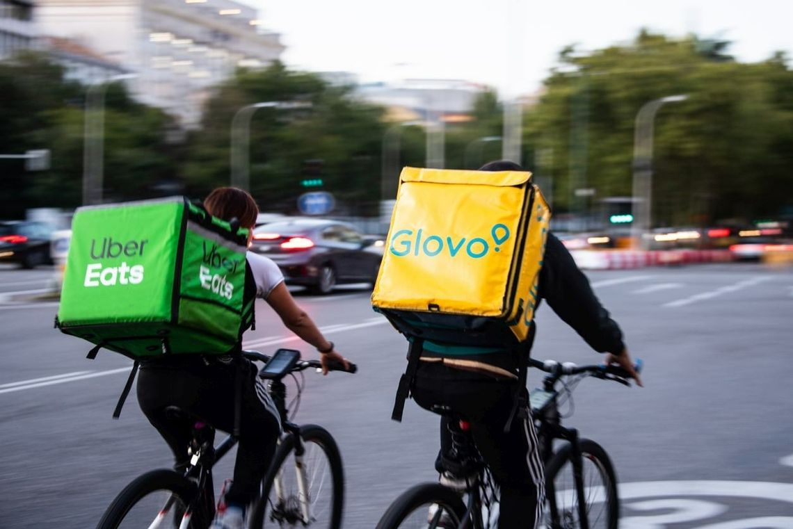 Uber Eats i Glovo pod lupą UOKiK po skargach klientów