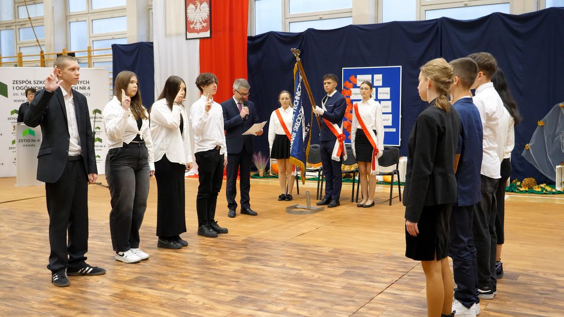 Uroczyste ślubowanie pierwszoklasistów w ZSTiO nr 4 w Łomży - [VIDEO]