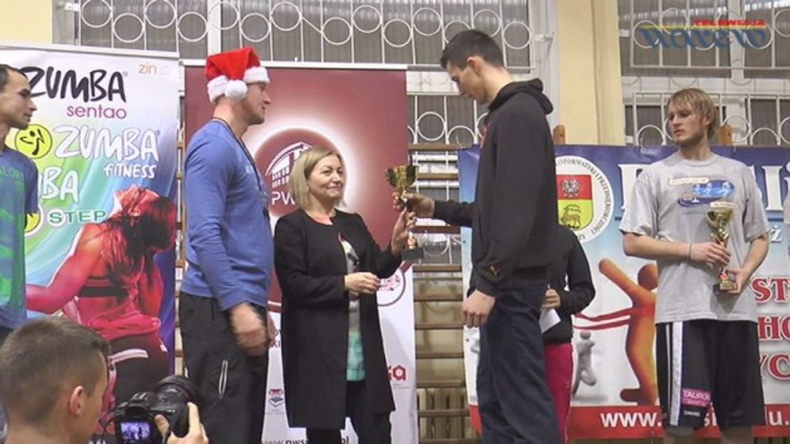V Turniej Mikołajkowy o Puchar Rektora PWSIiP - VIDEO