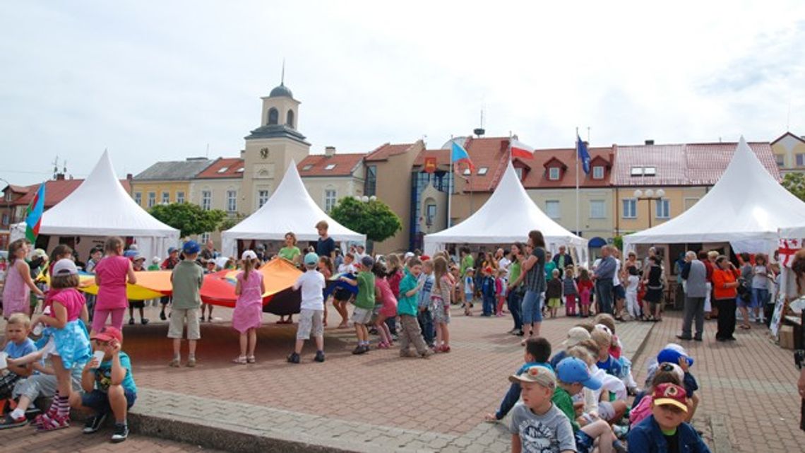 Wielokulturowe miasteczko na Starym Rynku w Łomży