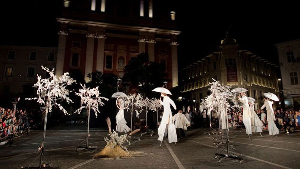 "Wiśniowy sad" zakwitnie dziś na Starym Rynku