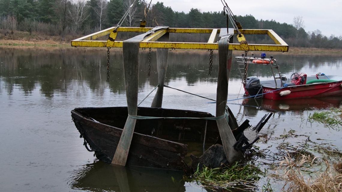 Wojenne znalezisko w Jankowie. Radziecki ponton wydobyty z rzeki Narew [VIDEO i FOTO]