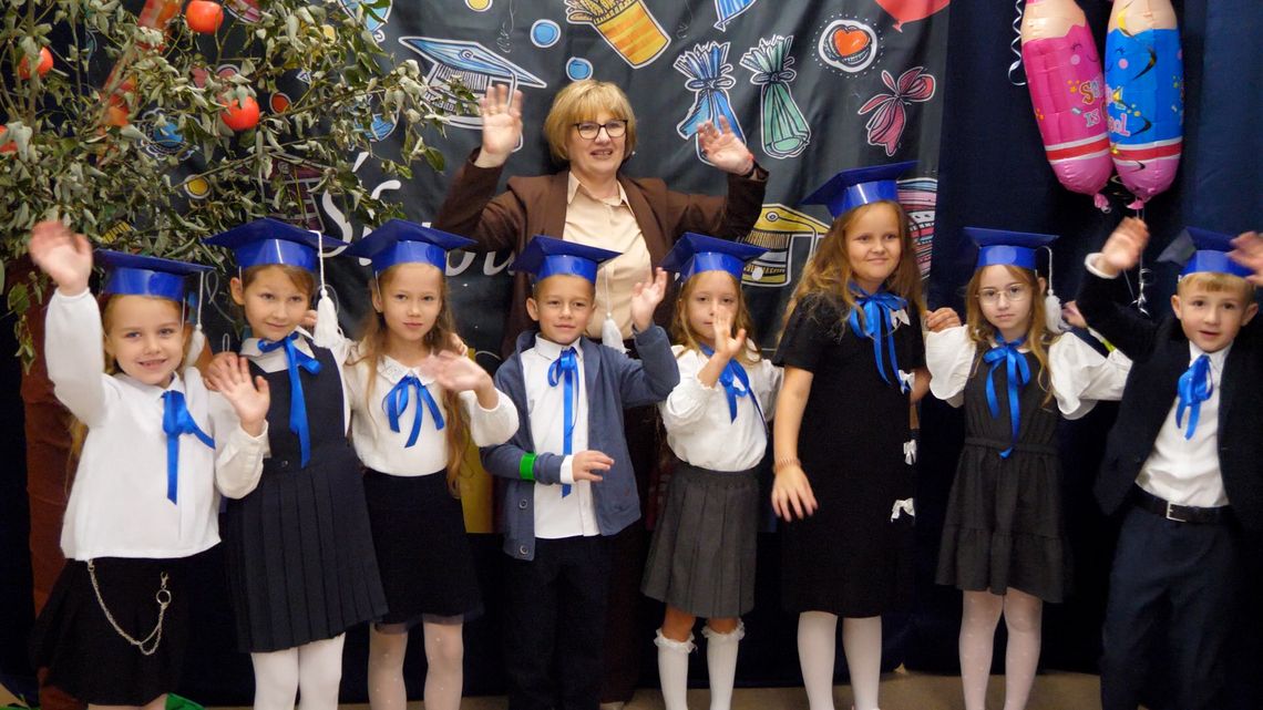 Wzruszające ślubowanie pierwszoklasistów w Starym Bożejewie. „Szkoła z pasją, która jest jak drugi dom” - [VIDEO]