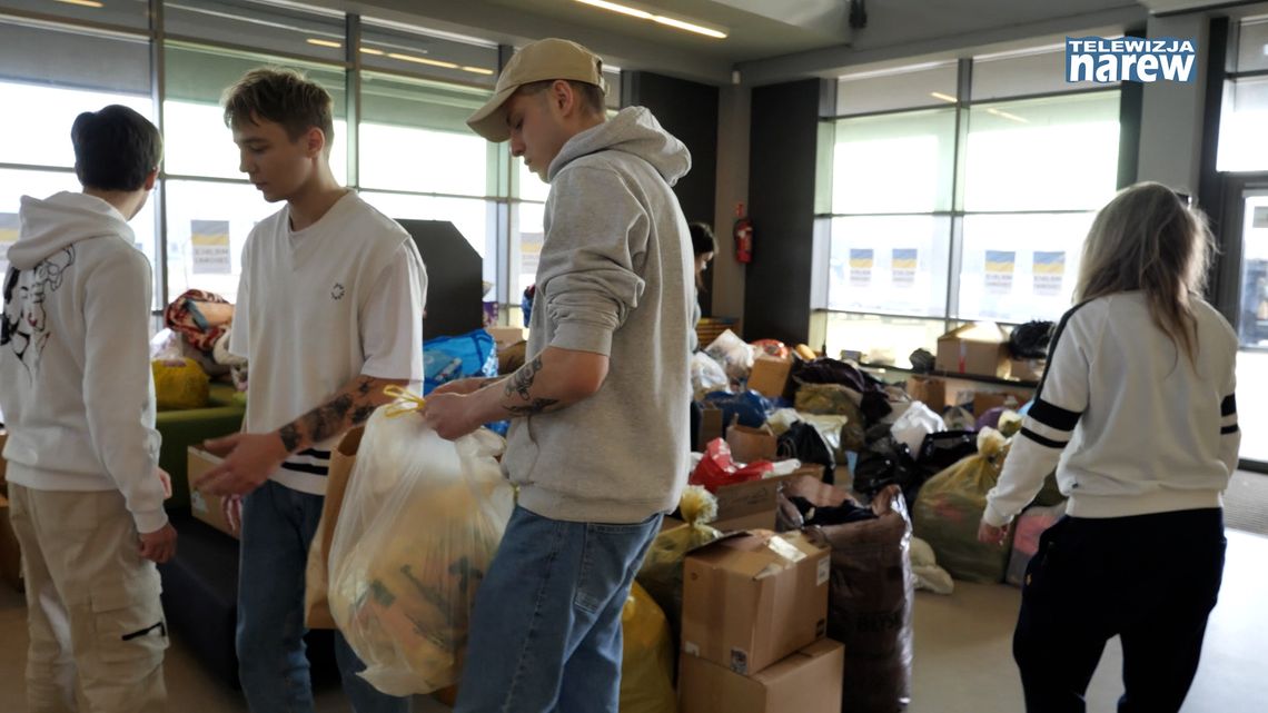 Zbiórki, transport darów na granicę i pierwsi uchodźcy w mieście. Łomża pomaga Ukrainie - [VIDEO] 
